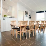 Сasa de vacaciones 6 Bedroom In *