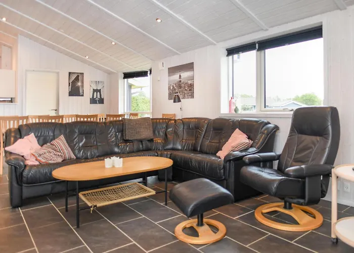 6 Bedroom In Сasa de vacaciones Vejers Strand