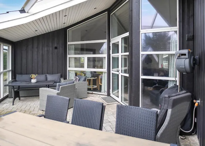 6 Bedroom In Casa vacanze *